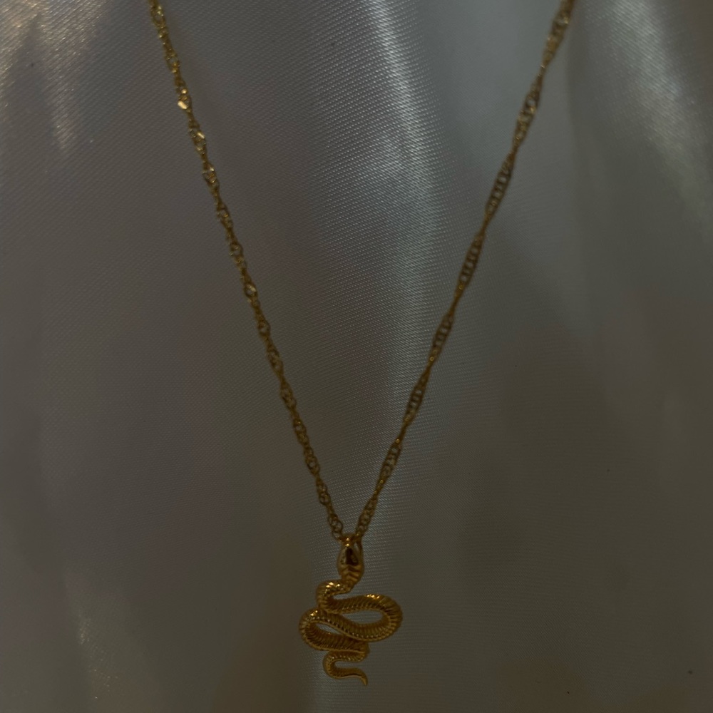 Snake pendant necklace